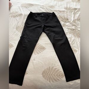 BYLT Everyday Pant 2.0
Black
Size 33, slim fit
Mint, worn 2 times with no flaws